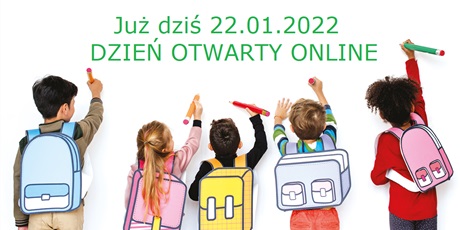 Powiększ grafikę: Dzieci ustawione tyłem z plecakami, trzymające długoisy w ręku i piszące na białej ścianie napis Już dziś 22.01.2022 dzień otwarty online