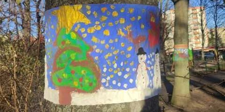 Powiększ grafikę: Praca na drzewie wykonana przez uczniów w Parku Gaulle’a,.