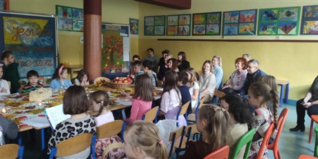 Powiększ grafikę: uczestnicy jesiennej poezji