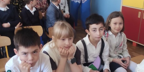 Powiększ grafikę: nagrodzeni w konkursie uczniowie 