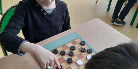 Powiększ grafikę: Uczestnicy rozgrywek w warcaby