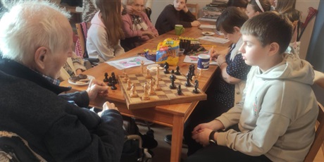 Powiększ grafikę: uczniowie u Seniorów na Fromborskiej