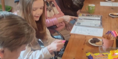 Powiększ grafikę: uczniowie u Seniorów na Fromborskiej