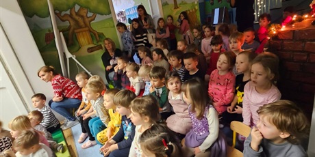 Powiększ grafikę: Świąteczna wizyta w Przedszkolu Nr 52